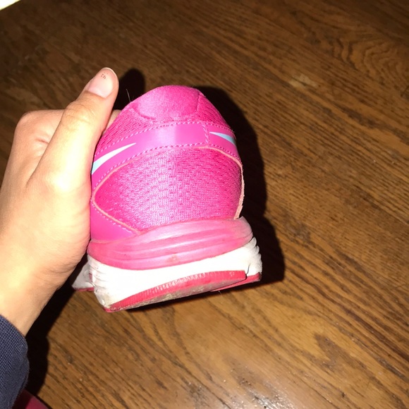 Pink nikes - Picture 3 of 3